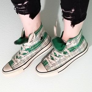 Like New Chuck Taylor Converse